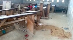 کومبا کے ایک اسکول کا کلاس روم ویران پڑا ہے