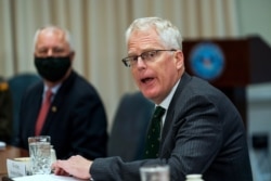 크리스토퍼 밀러 미국 국방장관 대행이 13일 국방부 청사에서 열린 회의에서 발언하고 있다.