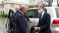 შეერთებული შტატების სახელმწიფო მდივანი ენტონი ბლინკენი და ავღანეთის საგარეო საქმეთა მინისტრი მოჰამედ ჰანიფ ატმარი, ქაბული, ავღანეთი, 2021 წლის 15 აპრილი