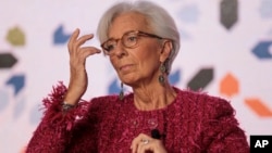 Direktuf IMF Christine Lagarde menegur rencana kenaikan tarif impor oleh Presiden Trump. 