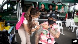 Vaksinasi COVID-19 di Auckland, Selandia Baru, 21 Desember 2021. (Dean Purcell/New Zealand Herald via AP)