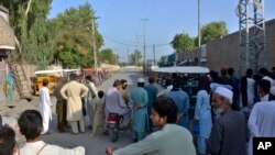 په بنو کې د یوې امنیتي پوستې ترڅنګ د نومبر په میاشت کې د موټر بم په چاودنه کې لسګونو امنیت ساتونکو ته مرګ ژوبله اوښتې وه. 