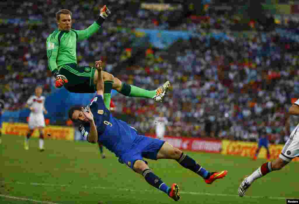 Argentina's Gonzalo Higuain fouls Germany's goalkeeper Manuel Neuer at the Maracana stadium in Rio de Janeiro, July 13, 2014.