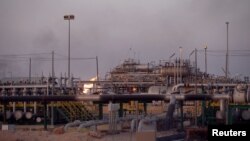 Pemandangan lapangan minyak al-Zubair, dekat Basra, Irak, 15 Juli 2018. 