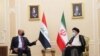 Presiden Irak Barham Salih (kiri) bertemu dengan Presiden Iran yang baru Ebrahim Raisi dalam sebuah pertemuan di Teheran, Iran, pada 5 Agustus 2021. (Foto: The Presidency of the Republic of Iraq Office/Handout via Reuters)