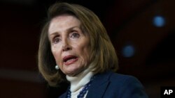 낸시 펠로시 미국 하원의장이 17일 의회에서 기자회견을 했다.