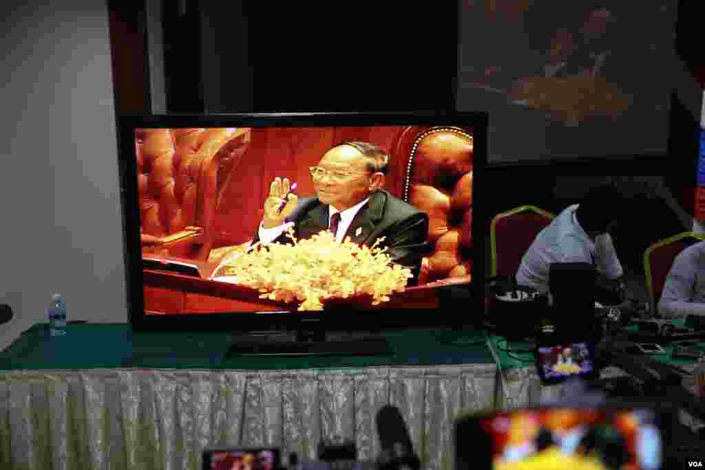 រដ្ឋសភា​កម្ពុជា​ដែល​មាន​តែ​តំណាងរាស្ត្រ​របស់​គណបក្ស​កាន់​អំណាច​ចំនួន​៦៣ បាន​លើកដៃ​អនុម័ត​ឲ្យ​តុលាការ​បន្ត​នីតិវិធី​របស់​ខ្លួន​លើ​ករណី​តំណាងរាស្ត្រ​គណបក្ស​ជំទាស់ អ៊ុំ សំអាន ដែល​ធ្វើការ​រិះគន់​រដ្ឋាភិបាល​លោក ហ៊ុន សែន អំពី​ការប្រើប្រាស់​ផែនទី​និង​ការបោះបង្គោ