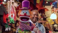 ហាង​លក់​តុក្កតា​បញ្ជា​ដោយ​ដៃ​តែ​មួយ​គត់​នៅ​រដ្ឋធានី​វ៉ាស៊ីនតោន​ប្រារព្ធ​ខួប ២៥ ឆ្នាំ​នៃ​ដំណើរការ​អាជីវកម្ម