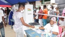 A voter arrives to cast her ballot in the election in Accra, Ghana, Dec. 7, 2020. (Photo: Peter Clottey, Issah Ali / VOA)