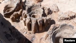 Pabrik bir berusia 5.000 tahun di kota kuno Abydos yang ditemukan oleh para arkeolog di Mesir (13/2). 