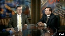 Opposition leaders Sam Rainsy and Kem Sokha in VOA Studio In Washington, DC, file photo. 