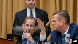 លោក Jerrold Nadler ប្រធាន​គណៈកម្មាធិការ​យុត្តិធម៌​ចូលរួម​ក្នុង​ពេល​ធ្វើ​សក្ខីកម្ម​របស់​លោក​រដ្ឋមន្ត្រី​យុត្តិធម៌​ស្តី​ទី Matthew Whitaker កាលពី​ថ្ងៃទី៨ ខែកុម្ភៈ ឆ្នាំ២០១៩។