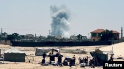 Dim se diže nakon izraelskih udara, u Rafi, južni Pojas Gaze, 3. juna 2024.