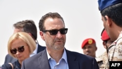 Asisten Menteri Luar Negeri AS David Schenker saat mengunjungi pangkalan militer di Al-kharj, Arab Saudi, 5 September 2019. (Foto: AFP)