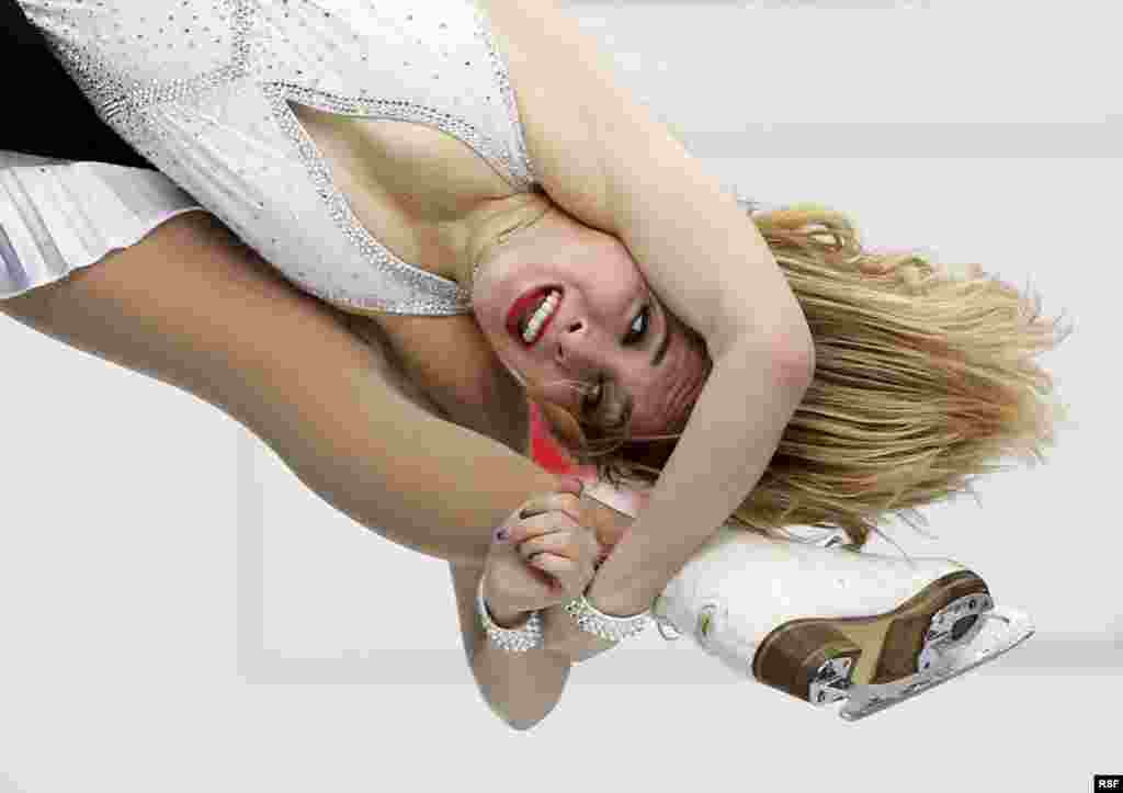 Isabella Tobias dari Lituania dan Deividas Stagniunas bersaing dalam kompetisi menari di atas es dalam Kejuaraan Dunia Figur Skating ISU di Saitama, utara Tokyo, Jepang. &nbsp;