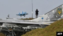 우크라이나 공군 소속 Su-27 전투기가 착륙하고 있다. (자료사진)