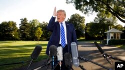 Presiden AS Donald Trump ketika berbicara dengan media, 30 Agustus 2019. (Foto: AP Photo/Carolyn Kaster)