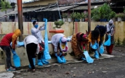 Health workers gear up to screen people for COVID-19 symptoms at Deonar slum in Mumbai, India, July 11, 2020. In three weeks, India went from the world’s sixth hardest hit country by the coronavirus to the third, Johns Hopkins University data show.