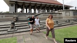 Tourists leave the Independence Square after a visit in Colombo, Sri Lanka December 5, 2018. Picture taken December 5, 2018. REUTERS/Dinuka Liyanawatte
