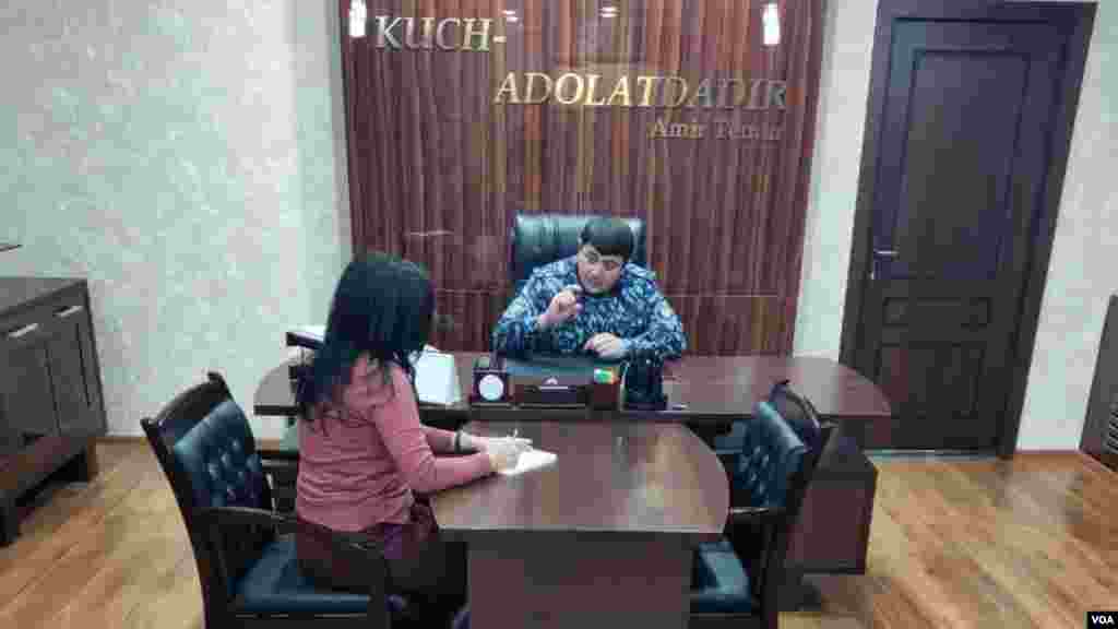 VOA&#39;s Navbahor Imamova talking to Lieutenant Colonel Jura Pulatov, Warden, Prison Colony Number 7, Tavaksay, Tashkent, Uzbekistan, Dec 14, 2019