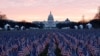 조 바이든 미국 대통령 당선인의 취임식이 열리는 연방의사당 앞 내셔널 몰에 취임을 기념하는 성조기가 설치됐다.