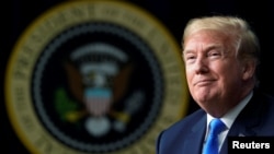 도널드 트럼프 미국 대통령이 22일 백악관에서 열린 '차기 세대' 청소년 포럼에 참석하고 있다. 