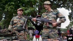 Indian army soldiers display seized arms and ammunition at the army headquarters in Srinagar, India, August 16, 2013. 