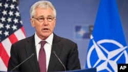 Menteri Pertahanan AS Chuck Hagel hari Rabu (26/3) khawatir dengan pergerakan pasukan Rusia (foto: dok). 