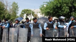 سپریم کورٹ کے باہر سکیورٹی انتہائی سخت ہے (فائل فوٹو)