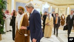 Kerry Speaks With Gulf Officials Regarding Possible Nuclear Deal With Iran