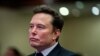 Mkurugenzi Mtendaji wa Tesla na mmiliki wa X Elon Musk akimsikiliza Rais Mteule wa Marekani Donald Trump kwenye hoteli ya Hyatt Regency mjini Washington, DC, Marekani Novemba 13, 2024. ALLISON ROBBERT/Pool kupitia REUTERS