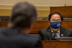 앤디 김 미국 민주당 하원의원이 10일 외교위원회 청문회에서 토니 블링컨 국무장관에게 질문하고 있다.