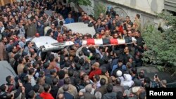 Les funérailles de Shaimaa al-Sabbagh, du Parti populaire socialiste à Alexandrie, Egypte, le 25 janvier 2015 (Reuters, archives)