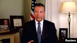 Le secrétaire d'État de Californie, Alex Padilla, s'exprime par vidéo lors de la Convention nationale démocrate de 2020, le 20 août 2020.