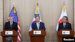 18일 한국 외교부 청사에서 미한일 외교차관 협의회 공동기자회견이 열렸다. 왼쪽부터 존 설리번 미 국무부 부장관, 임성남 외교부 1차관, 스기야마 신스케 일본 외무성 사무차관.