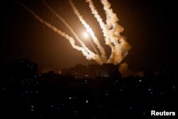 Roketi zikirushwa kutoka Gaza kuelekea Israeli Mei 10, 2023. REUTERS/Mohammed Salem