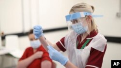 Britanija je prva na svetu odobrila Fajzer/Bajontek vakcinu