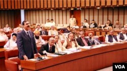Parlemen Pakistan saat meminta keterangan PM Pakistan Yusuf Raza Gilani terkait penyerbuan bin Laden (11/5).