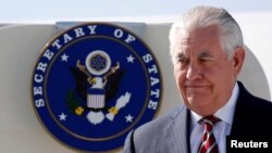 Menteri Luar Negeri Amerika Serikat Rex Tillerson setibanya di Bandara Internasional Djibouti–Ambouli, Djibouti, 9 Maret 2018. 