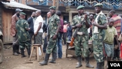 Combatants from Nyatura armed group at ceasefire talks in Lushebere, eastern DRC, Dec. 26,2012 (N. Long/VOA) 