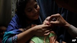 تنها با دو قطره واکسین حیات طفل زیر سن پنج سال تان را از فلج دایمی نجات دهید.