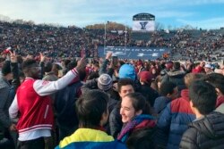 Aksi unjuk rasa menuntut dihentikannya investasi pada bahan bakar fosil (foto: ilustrasi).