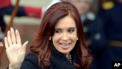 Presiden Argentina Cristina Fernandez akan menjalani operasi akibat gumpalan darah pada otaknya (foto: dok).

