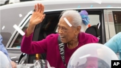 رومی دیویس - آرشیو