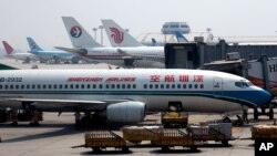 Pesawat yang mengangkut para pekerja perusahaan tambang Ramu NiCo Management Ltd., ditolak datang ke Port Moresby, 21 Agustus 2020. (Foto: ilustrasi).