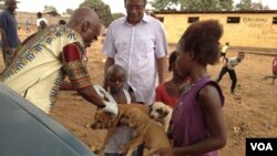 Children bring their dogs for a free vaccination, Freetown, Sierra Leone, April 12, 2015 (Nina deVries/VOA)