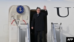 2024年3月17日，美国国务卿安东尼·布林肯抵达韩国平泽乌山空军基地。（法新社）