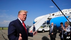 Presiden Donald Trump di Bandara Morristown di Kota Morristown sebelum kembali ke Gedung Putih, Minggu, 7 Juli 2019. (Foto: AP)