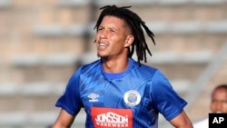 Luke Fleurs était dans une station-service au volant de sa voiture lorsque deux hommes ont fait irruption et lui ont ordonné de sortir du véhicule sous la menace d'une arme.