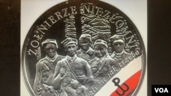 波兰中央银行2017年发行10兹罗提的银币纪念“可恶的战士”，硬币上印有反抗共产党的波兰地下抵抗运动战士肖像。 